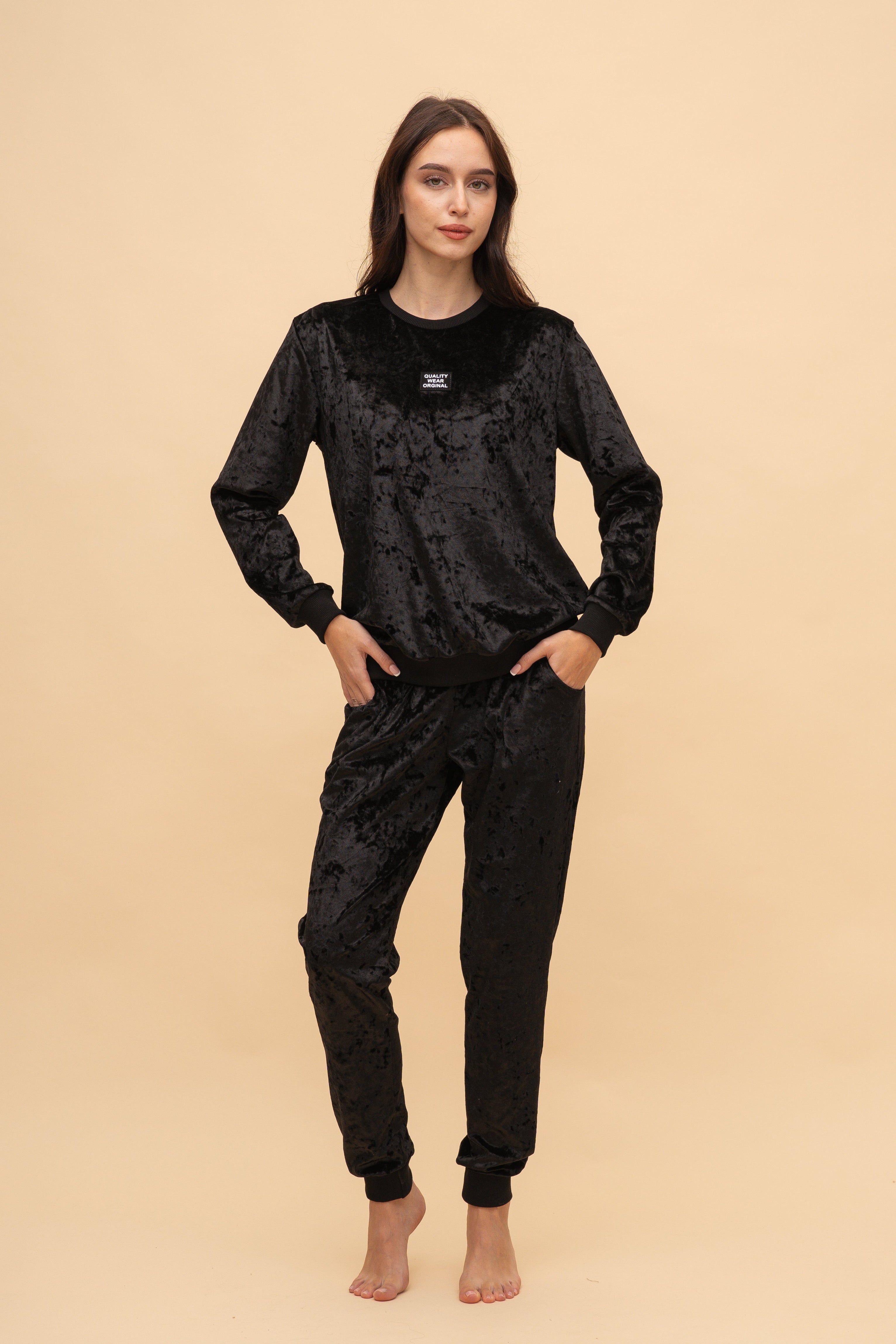 Екип от плюш "Velvica" (Черен)